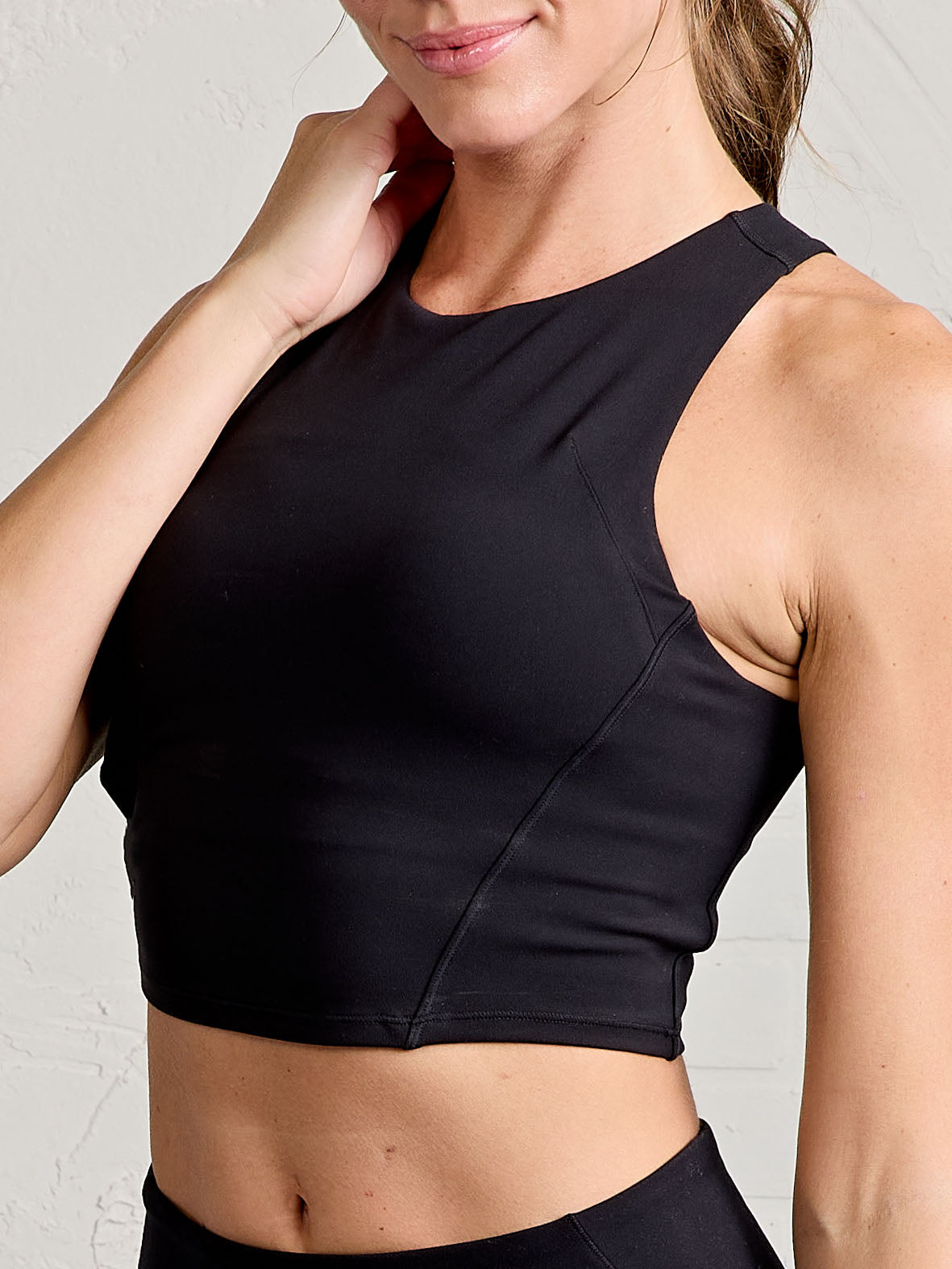 Sculptive Crop Tank with Built-in Bra - Black